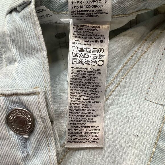 Levi’s Premium 501 Cropped 29 Right Turn Light Wash - Picture 7 of 9